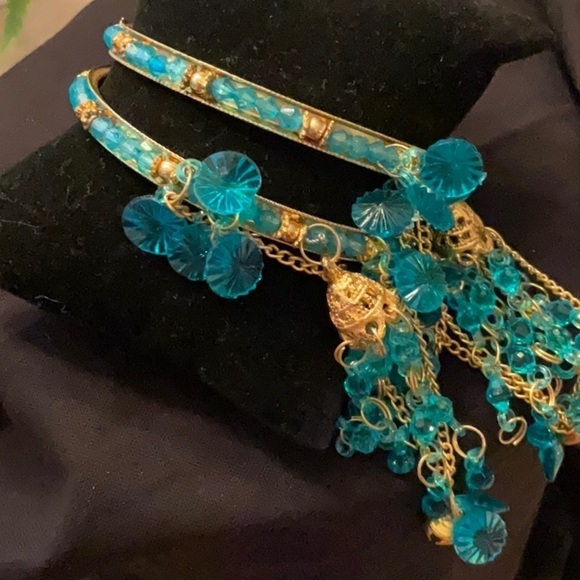 2 Emerald green stone Bali Bracelets - Picture 1 of 3